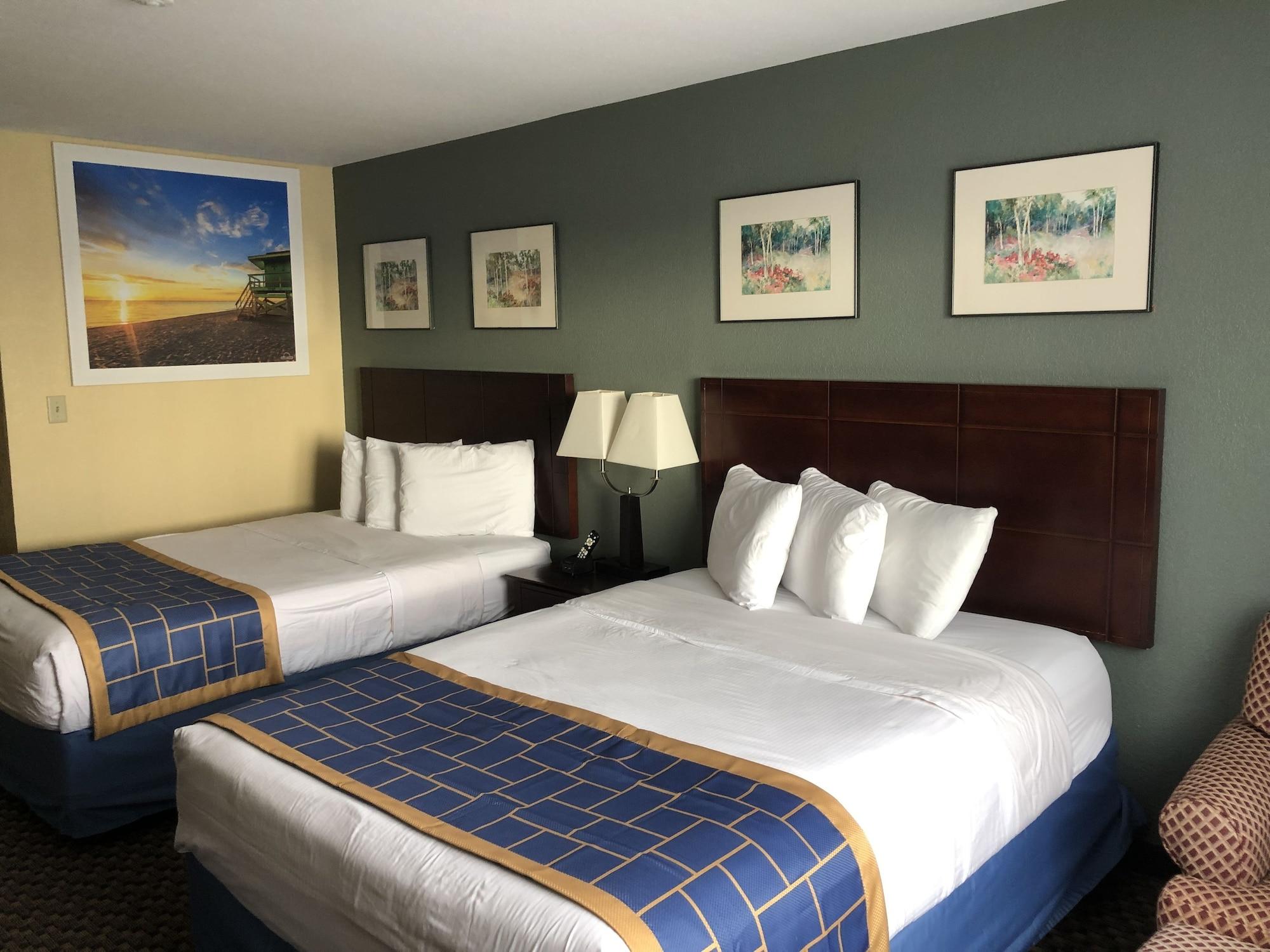 Days Inn & Suites By Wyndham Стивънс Пойнт Екстериор снимка