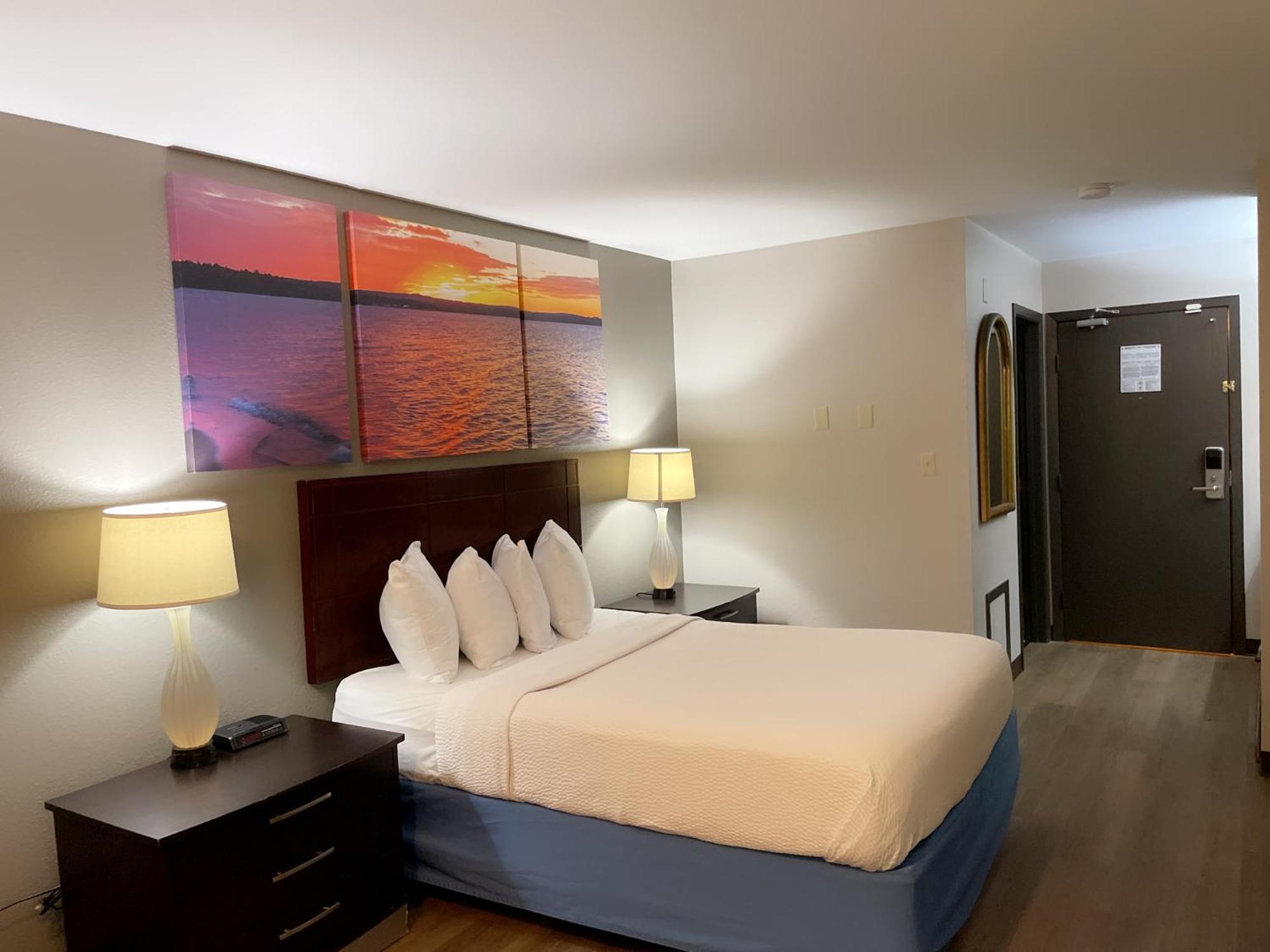 Days Inn & Suites By Wyndham Стивънс Пойнт Екстериор снимка