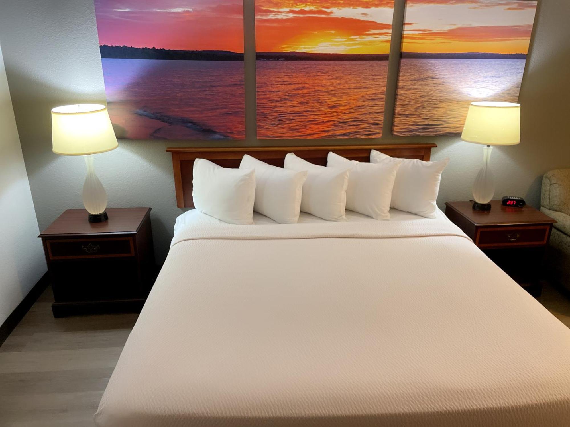 Days Inn & Suites By Wyndham Стивънс Пойнт Екстериор снимка