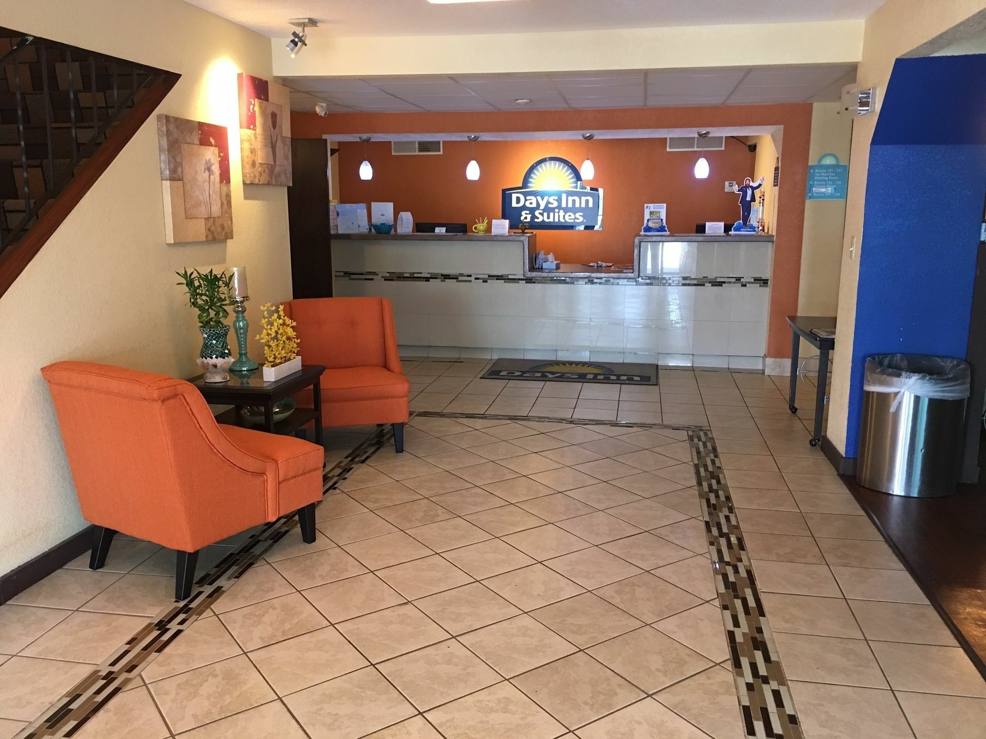 Days Inn & Suites By Wyndham Стивънс Пойнт Екстериор снимка